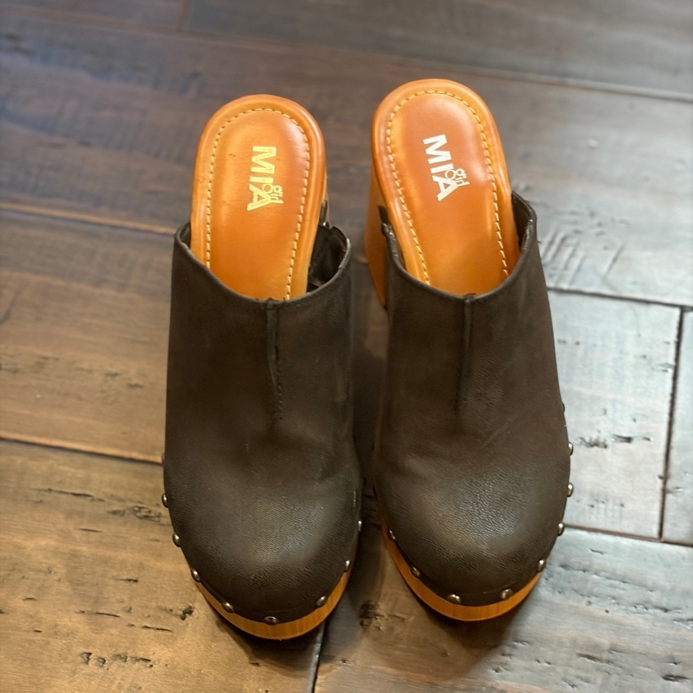MIA charcoal Wood-like Platform Clogs & Stud Details. Chunky 90’s block heel Y2K - Picture 5 of 9